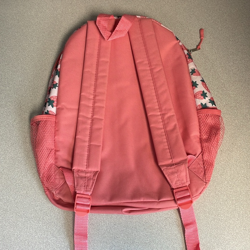 Strawberry backpack - Picture 2 of 7